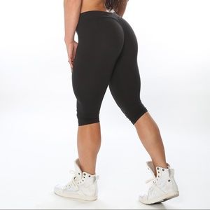 Celestial bodies black crop leggings